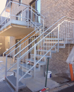 Mehr über den Artikel erfahren Treppenrenovierung: So bringen Sie Ihre alten Treppen wieder zum Strahlen